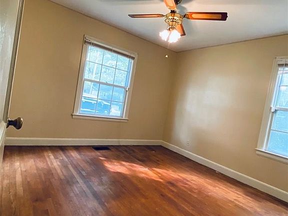 5th image of 3625 Bowen Ave