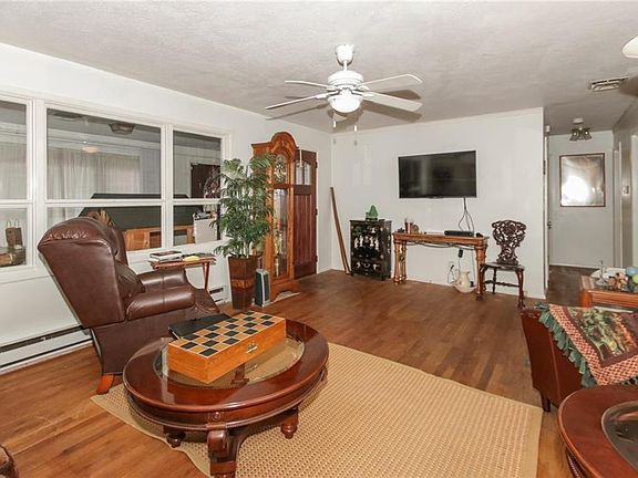 4th image of 6115 Broadmoor Plz