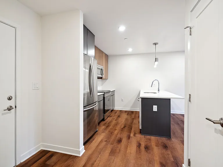 Graduate Pointe — Photo 83