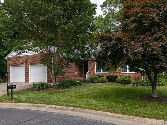 3rd image of 4924 Lakemere Ct