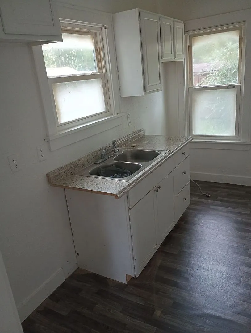 2 Bed 1 Bathroom 900.00 — Photo 2