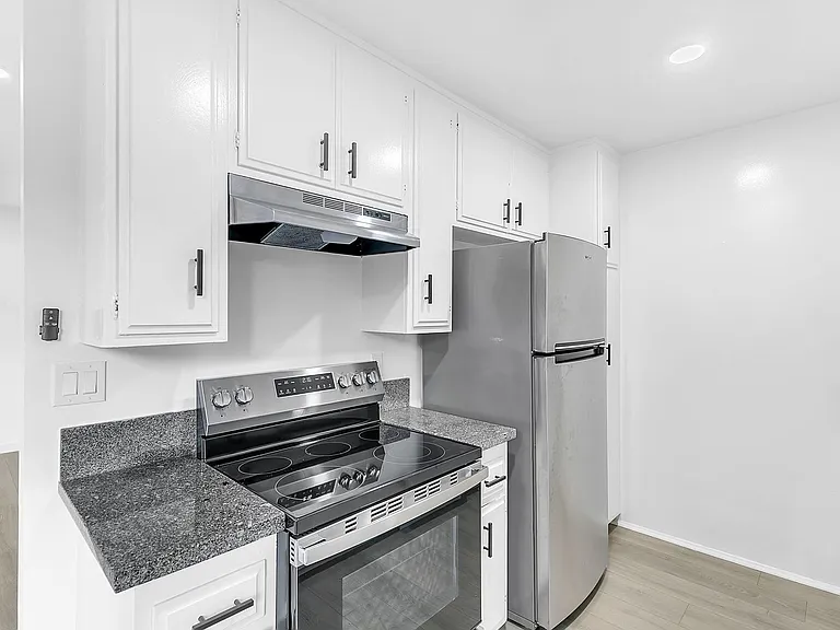 10930 Palms Blvd — Photo 5