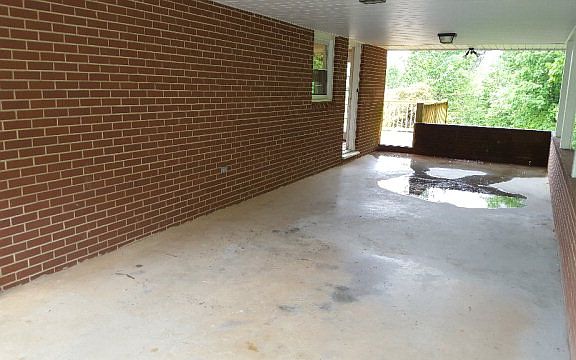 3rd image of 321 Lovell Dr