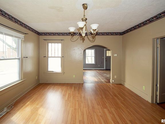4th image of 104 N 6th St