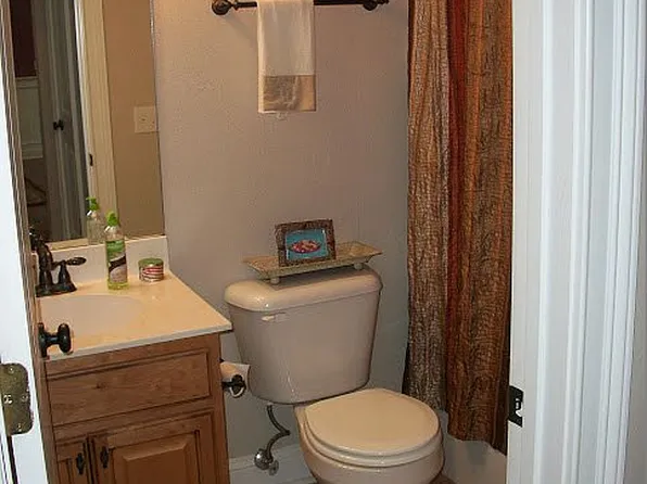 134 Sweetbriar Lakes Dr, Thomasville, GA 31757