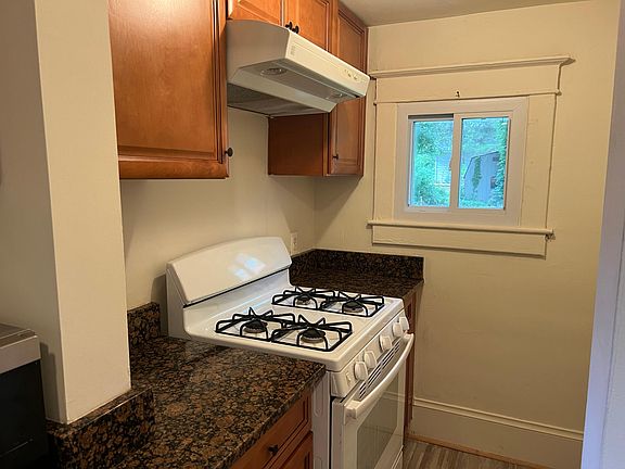 5th image of 928 N Garfield St