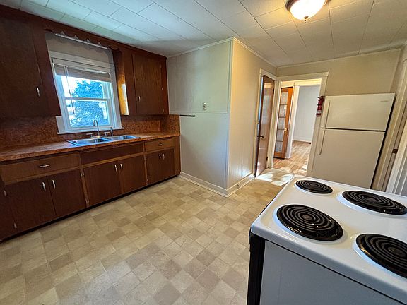 5th image of 118 S Main St APT 3