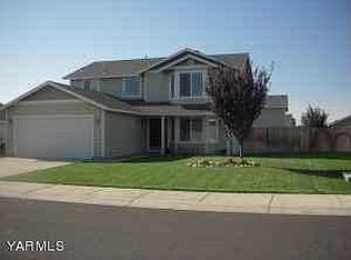 106 S Chinook St, Moxee, WA 98936
