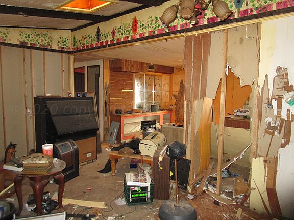 4th image of 828 Scott Ave