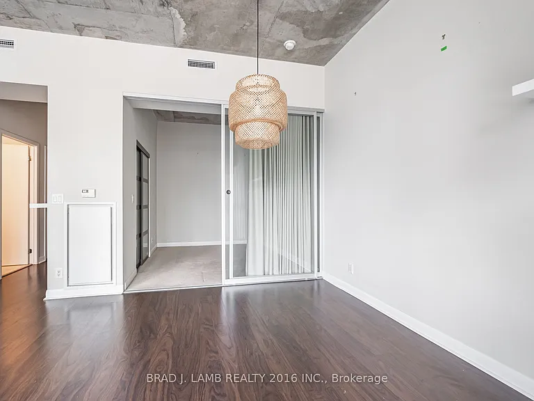 478 King St W #512 — Photo 14