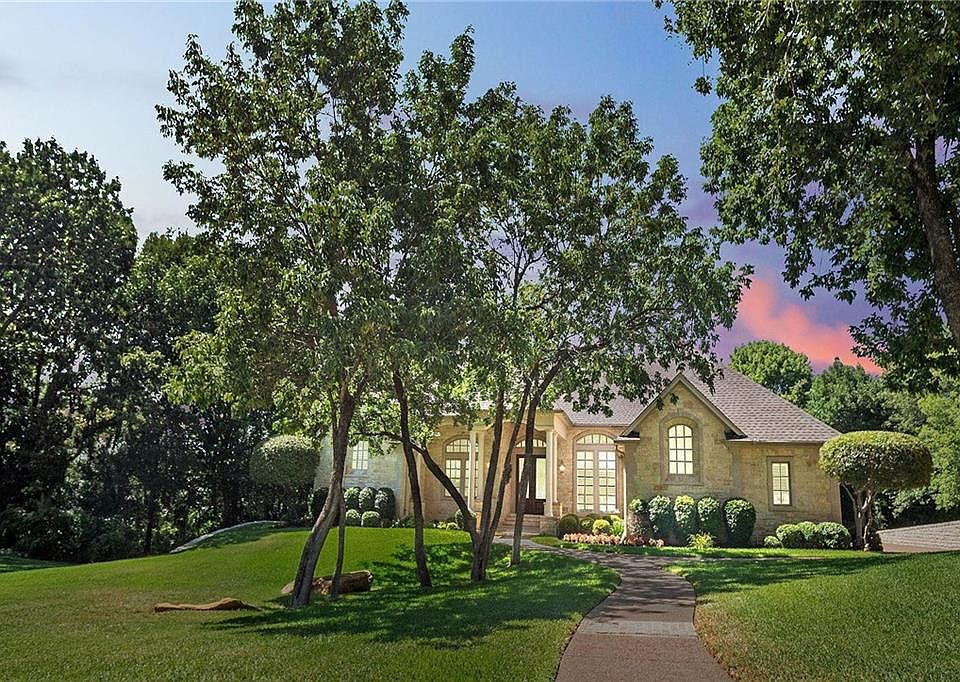 1st image of 4 Hillview Ct