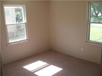 4th image of 4933 Edgehill Dr