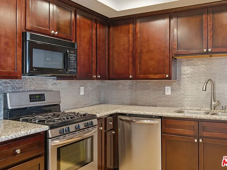10650 Kinnard Ave #104 — Photo 3