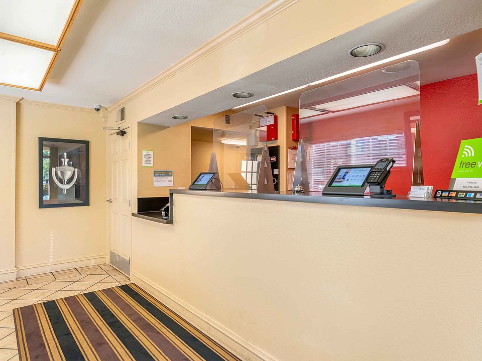 Lobby and Guest Check-in