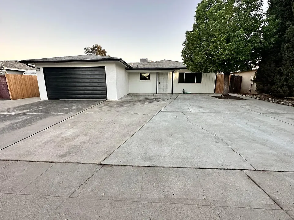 5946 E Pontiac Way