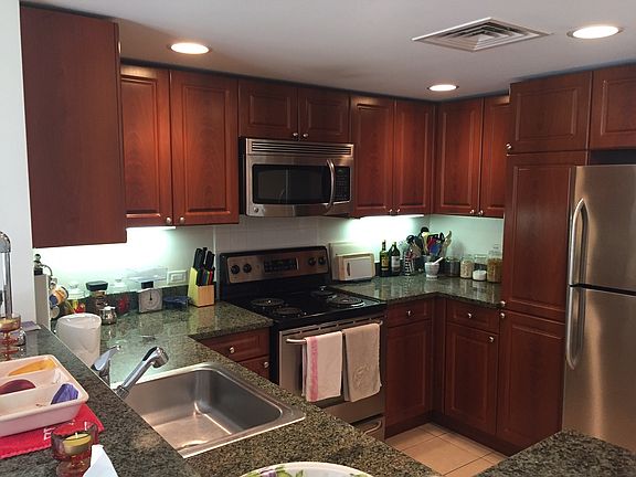 2nd image of 100 Glen St APT 2504
