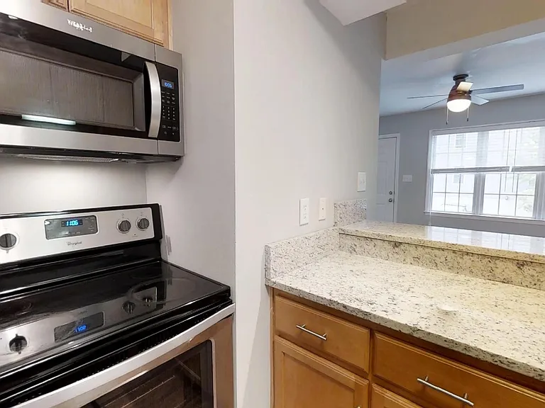 1555 W King St — Photo 36