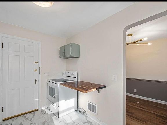 5th image of 3823 Thornton Dr #1