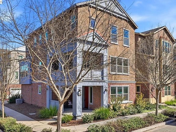 3rd image of 1380 Brookline Loop