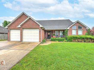 265 Maple Leaf Ave, Siloam Springs, AR 72761