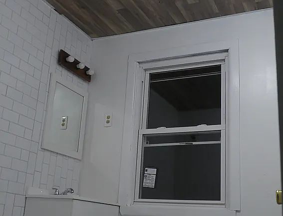3rd image of 22 Ilford Ave