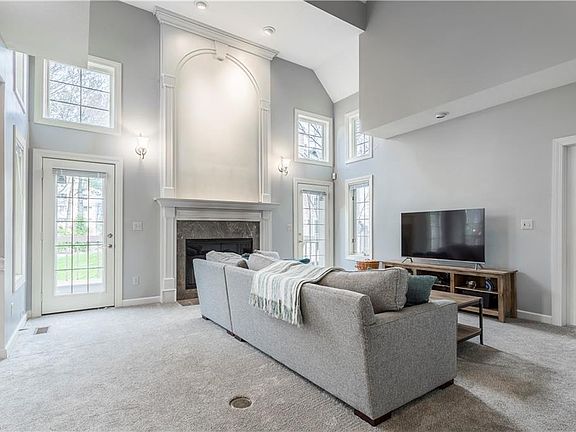 3rd image of 12 Aberdeen Ct