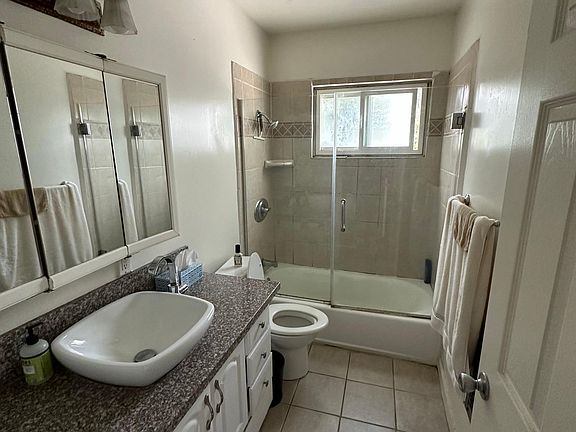 5th image of 920 N Sweetzer Ave APT 1