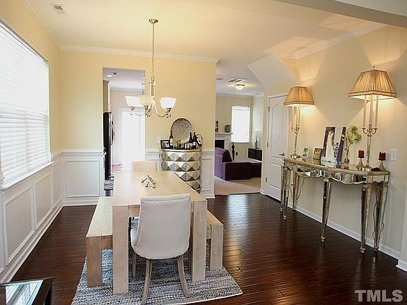 3rd image of 120 English Ivy Dr