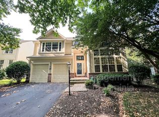 43227 Chase St, Chantilly, VA 20152