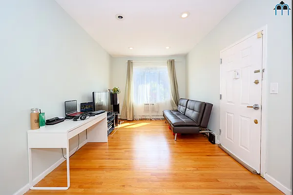 Sold by Momentum Real Estate LLC | media 3