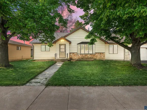 221 E Essex Ave, Salem, SD 57058