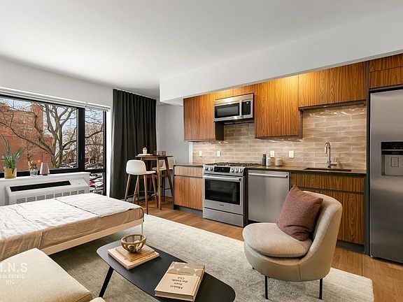 2nd image of 325 Lafayette Ave #5P1