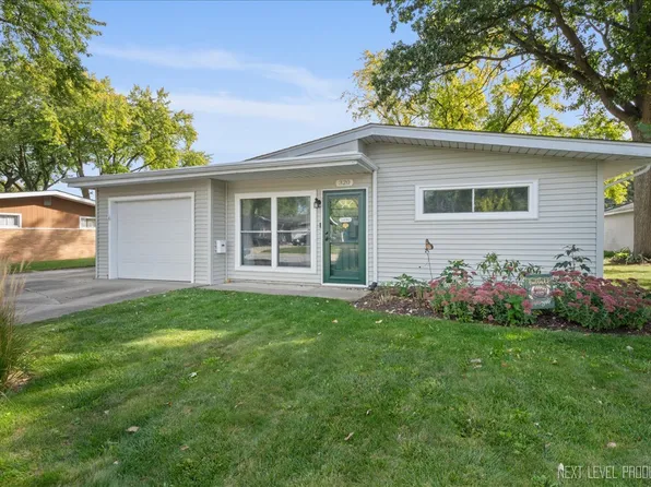 320 Harmony Dr, North Aurora, IL 60542