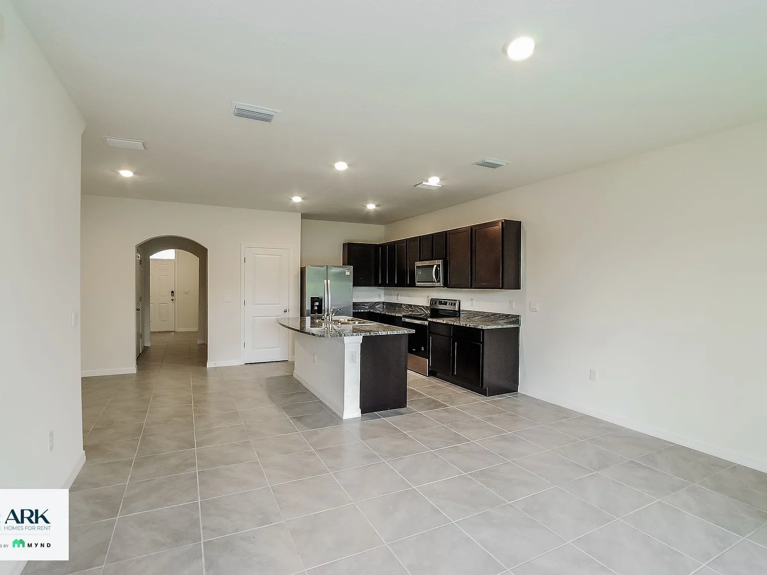 3 bed, 2.5 bath, 1686 sqft, $1,949 — Photo 4