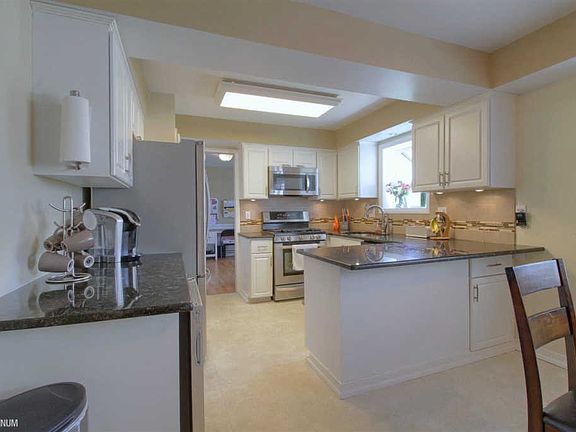 5th image of 20024 Thousand Oaks Dr