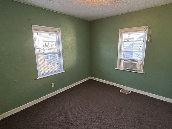5th image of 854 S Waverly St