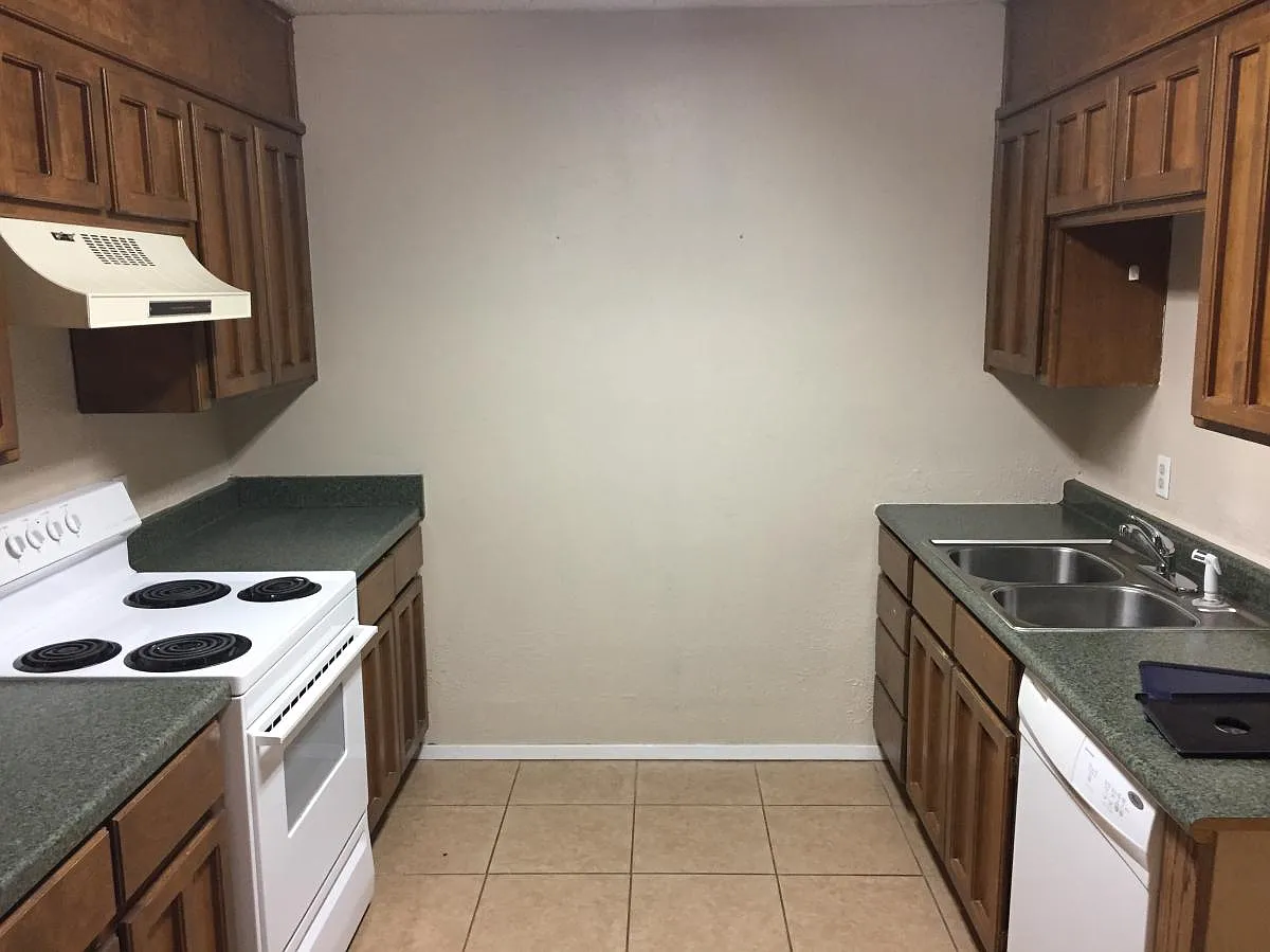 2 bed, 1400 sqft, $1,575 — Photo 2