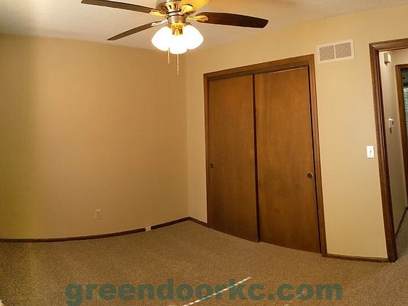 3rd image of 837 S Lindenwood Dr #837