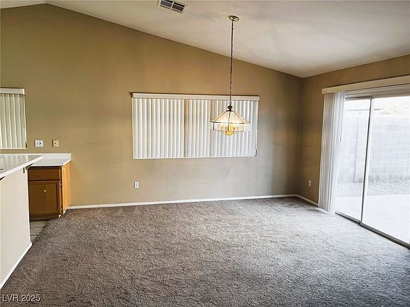 3rd image of 118 Queenswreath Dr