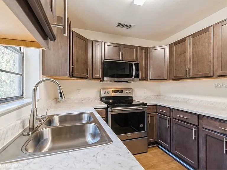 2522 NW 4th Ter #2522 — Photo 5