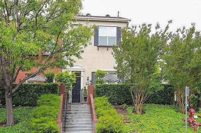 Townhome, end-unit