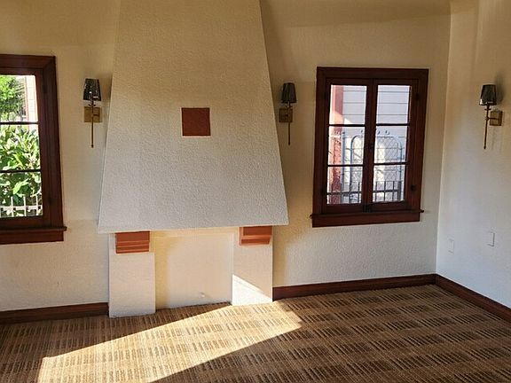 2nd image of 880 N Park Ave #880
