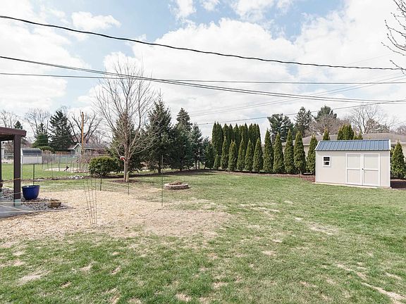 4th image of 1405 N Claremont Dr