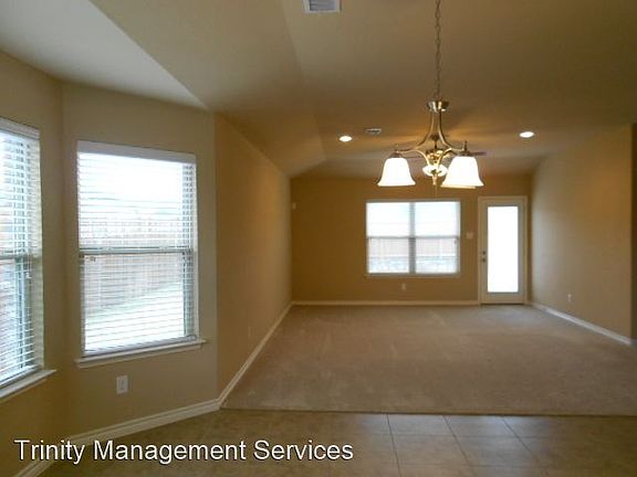 4th image of 2213 Lorrie Ln