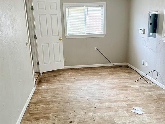 5th image of 2309 E Park Pl
