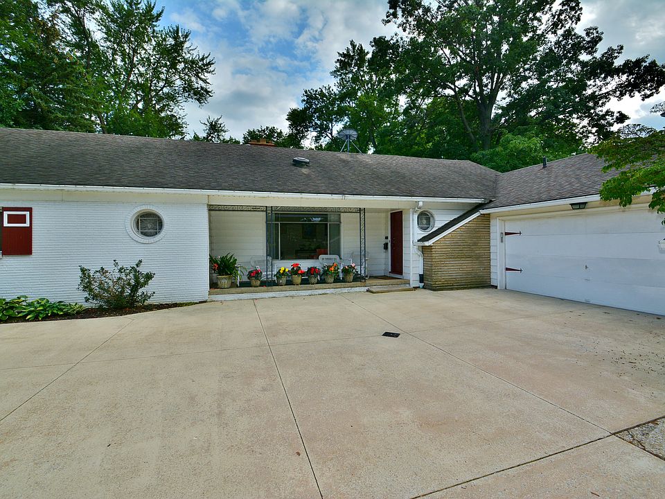 1st image of 21511 Hilliard Blvd