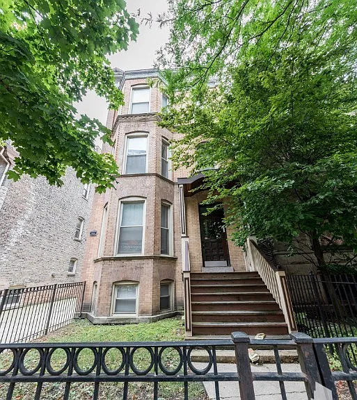 851 W Wellington Ave #3 — Photo 2
