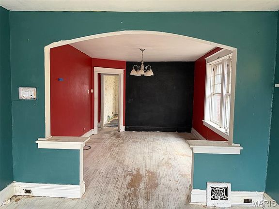 2nd image of 4439 Grace Ave
