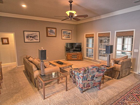3rd image of 2918 Crestway Dr