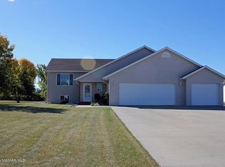 602 Vanrooy Dr, Thief River Falls, MN 56701